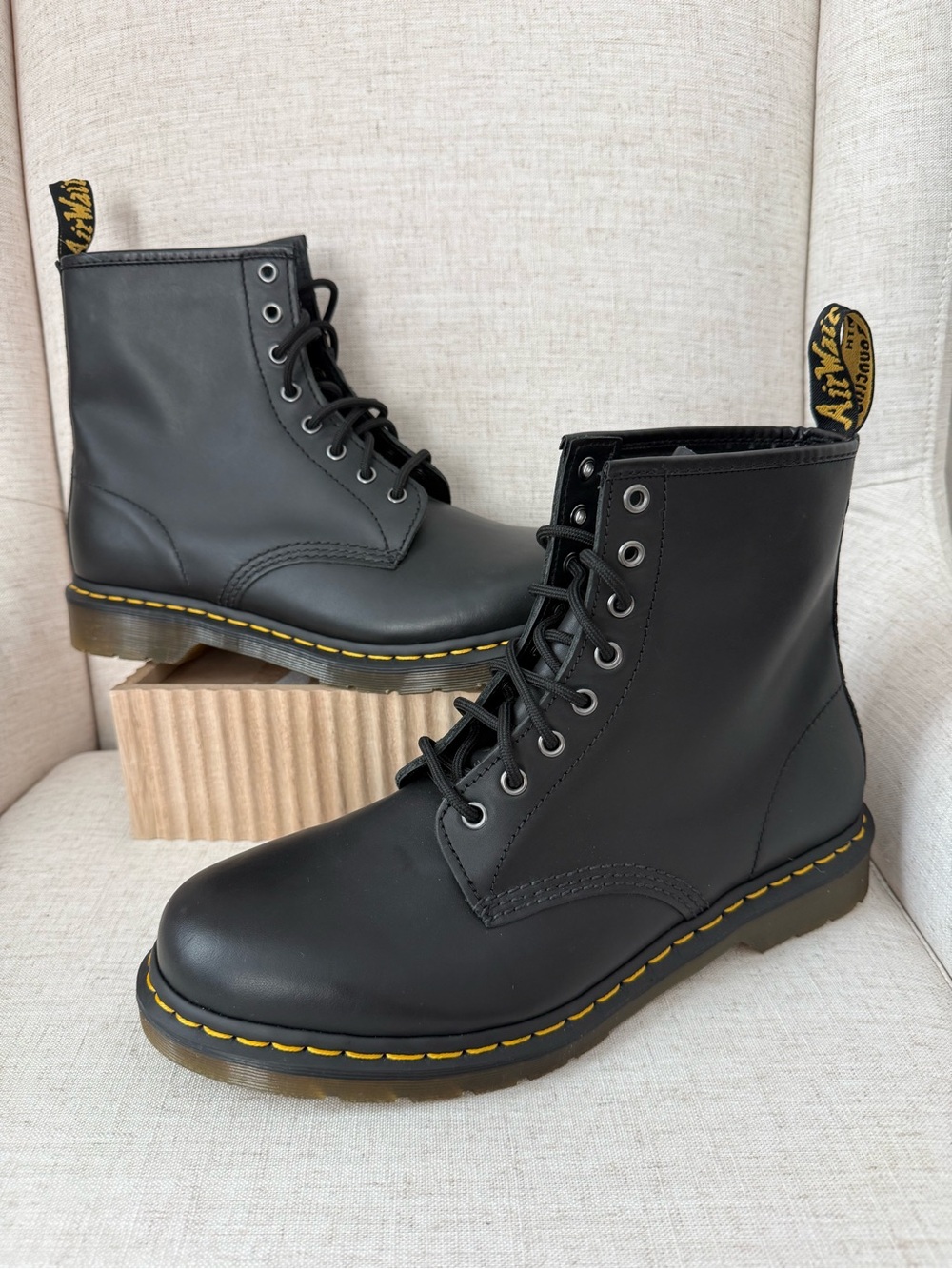 New Dr. Martens 1460 Smooth Leather Lace Up Boots Mens 12 Black 8 Eye Combat - Picture 2 of 9